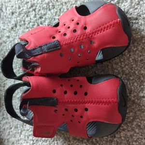 Size 7 toddler red Nike sandals